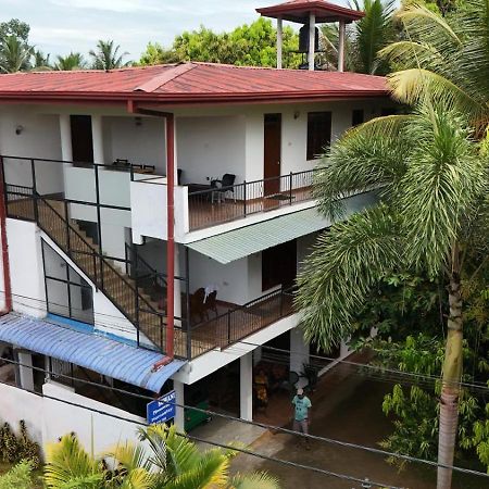 Suwani Pinnawala Homestay Zewnętrze zdjęcie