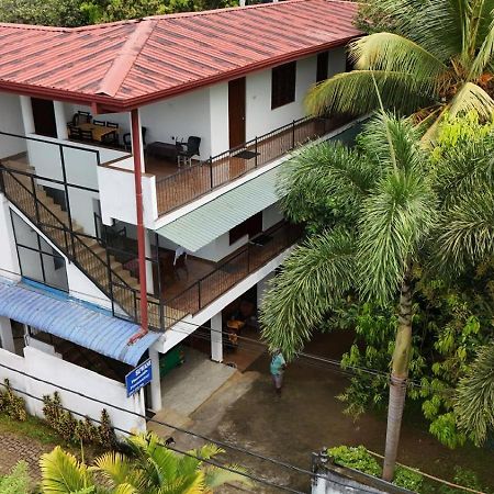 Suwani Pinnawala Homestay Zewnętrze zdjęcie