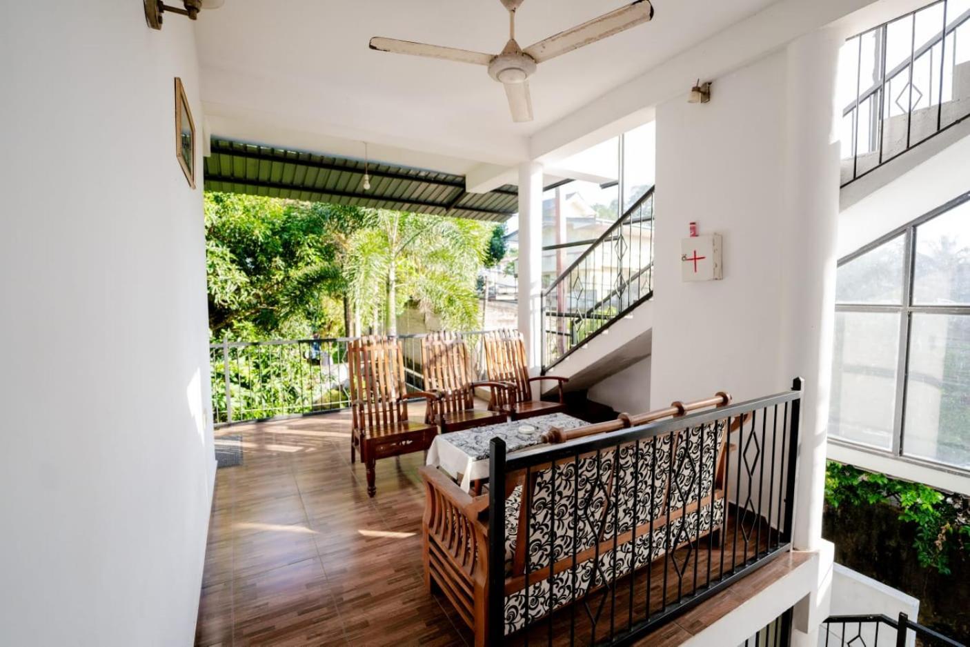Suwani Pinnawala Homestay Zewnętrze zdjęcie