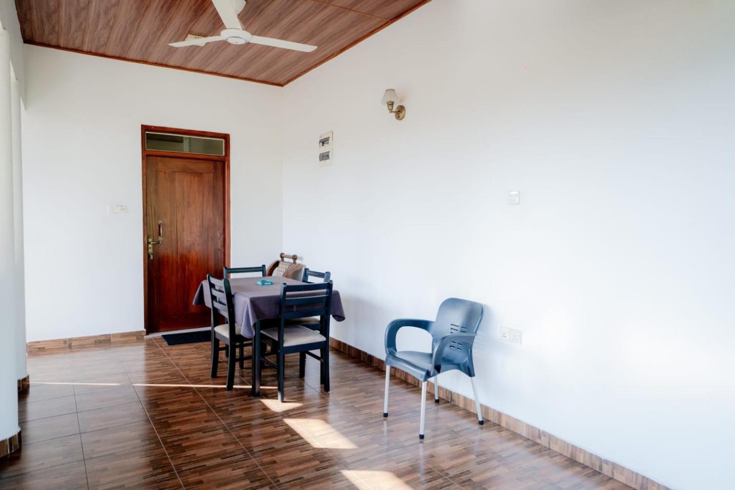Suwani Pinnawala Homestay Zewnętrze zdjęcie