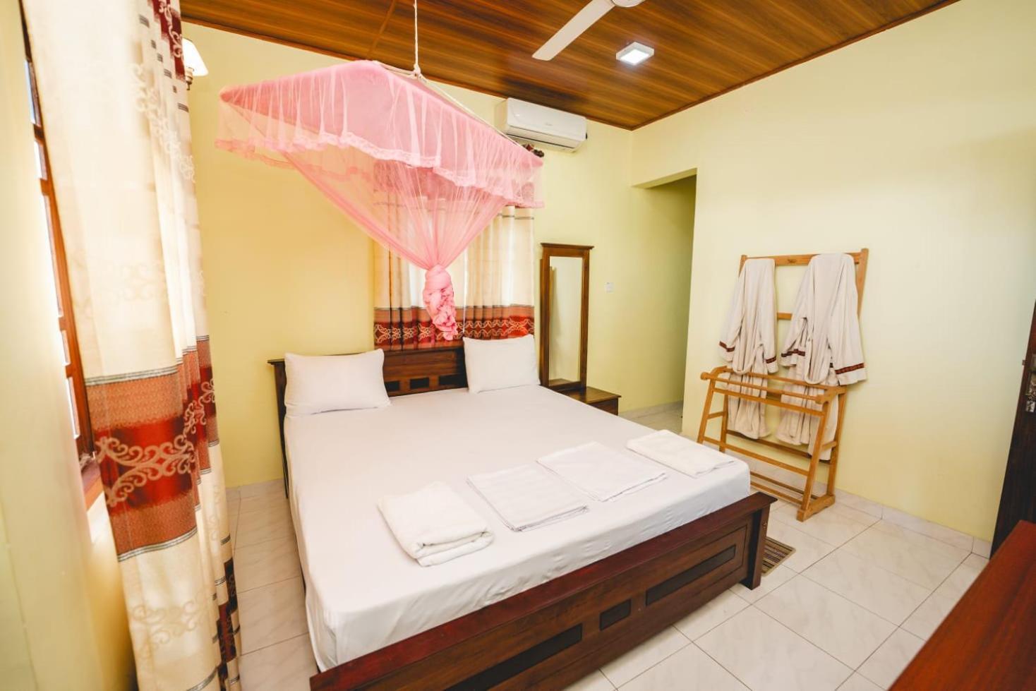 Suwani Pinnawala Homestay Zewnętrze zdjęcie