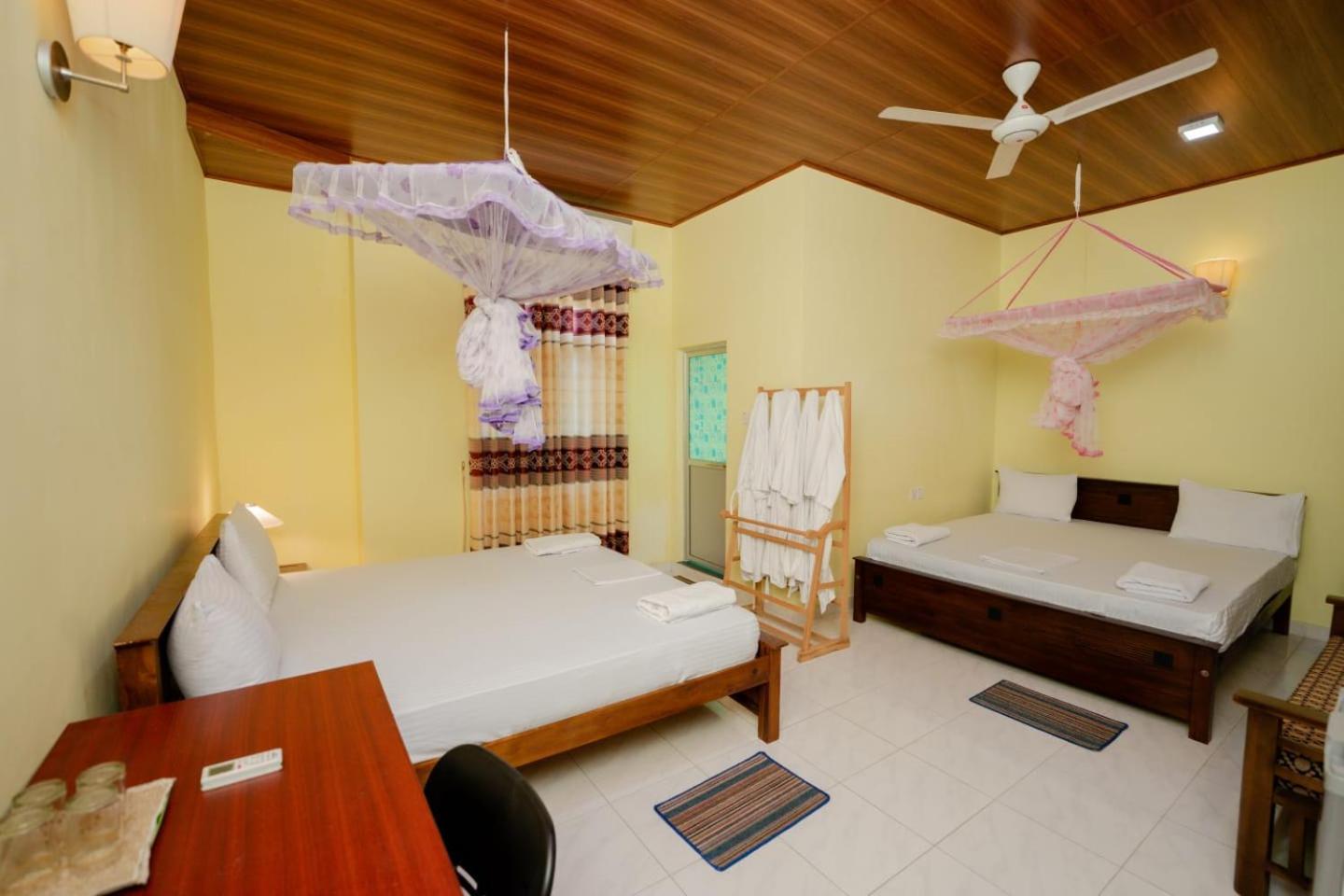 Suwani Pinnawala Homestay Zewnętrze zdjęcie