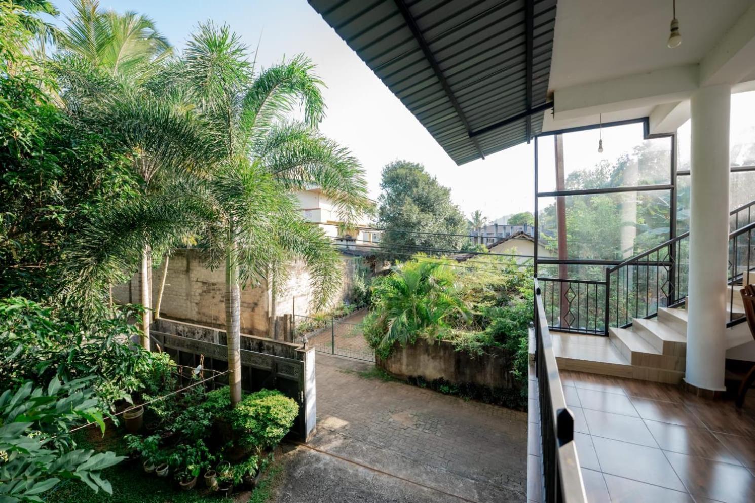 Suwani Pinnawala Homestay Zewnętrze zdjęcie