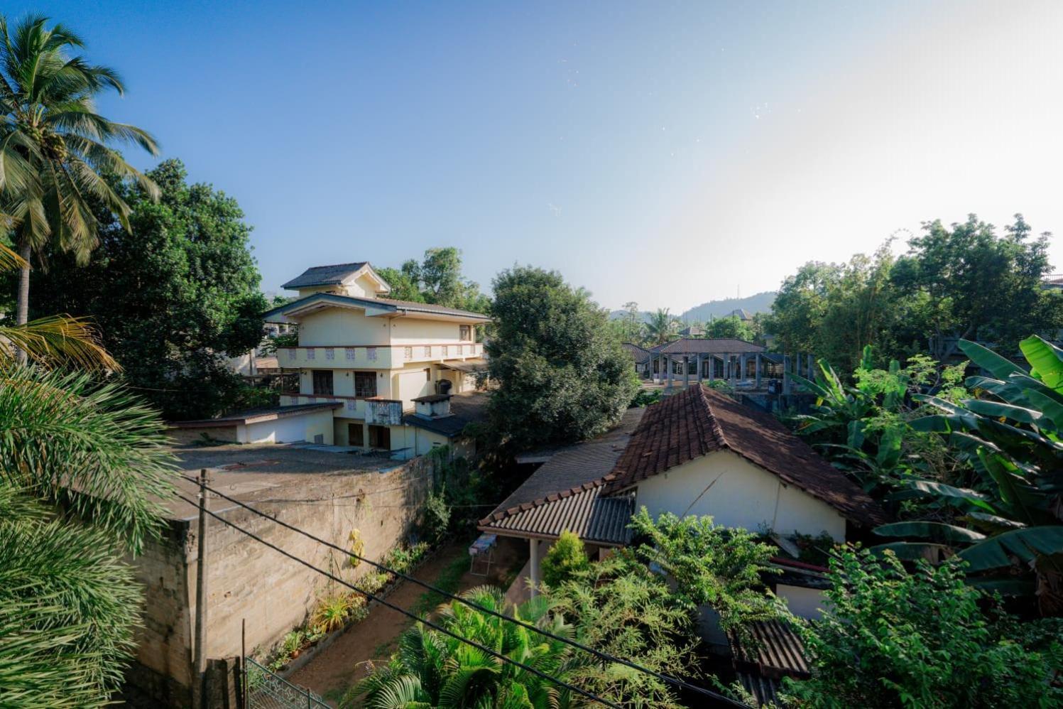 Suwani Pinnawala Homestay Zewnętrze zdjęcie
