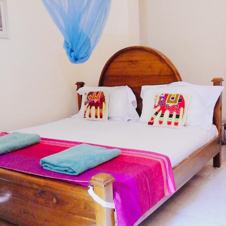 Suwani Pinnawala Homestay Zewnętrze zdjęcie