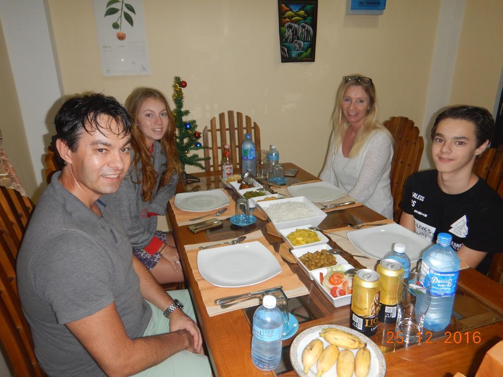 Suwani Pinnawala Homestay Zewnętrze zdjęcie
