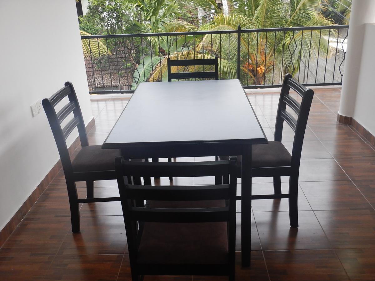 Suwani Pinnawala Homestay Zewnętrze zdjęcie
